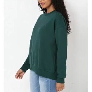 Cozy Crewneck Sweatshirt in Evergreen Green Size Medium American Eagle